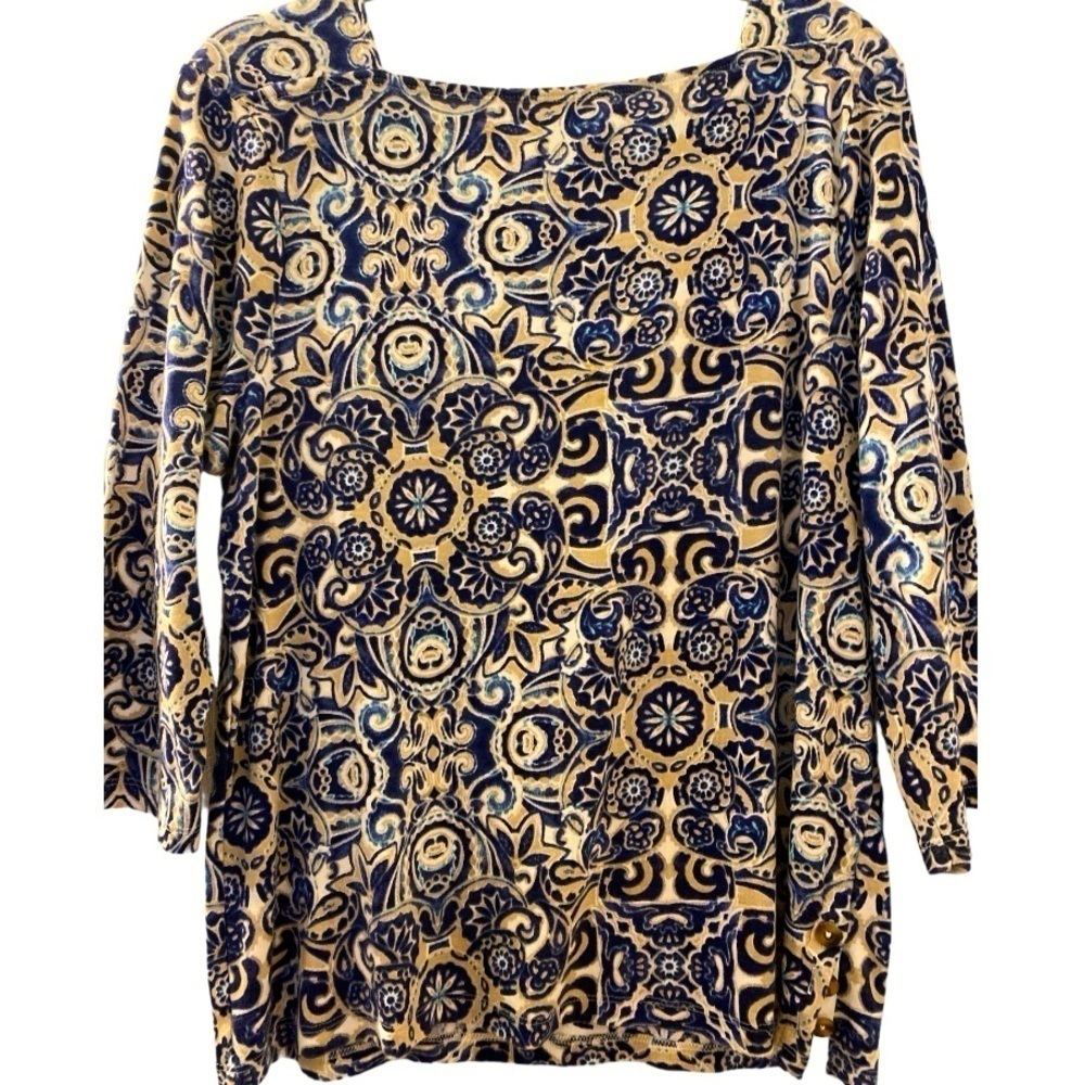 Chico’s top, knit, size Chico’s size 3, XL. Blue & cream designs. Supima cotton.